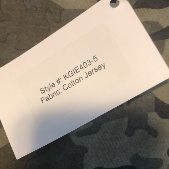 NWOT Floral Embroidered Camouflage Short Sleeve Tee - Picture 6 of 6